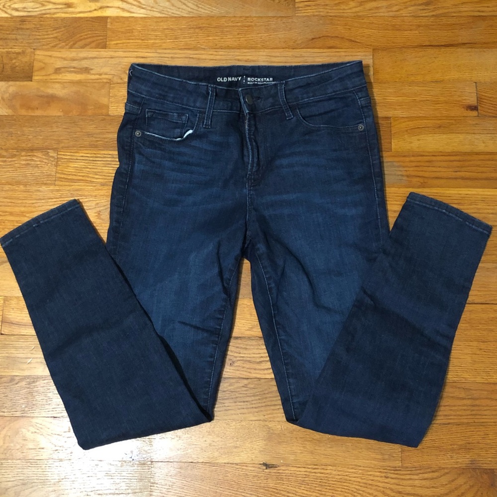 Old Navy Rockstar dark wash stretchy jean, size 6